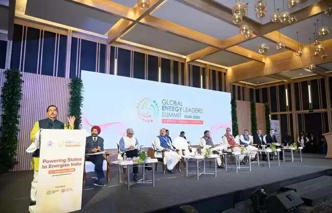 भारत वैश्विक नवीकरणीय ऊर्जा वृद्धि के प्रमुख चालक के रूप में उभर रहा है: प्रह्लाद जोशी