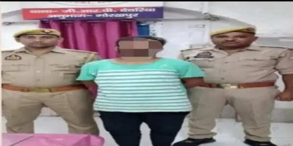 देवरिया रेलवे स्टेशन पर स्कॉर्ट पुलिसकर्मियों से अभद्रता करने वाला युवक गिरफ्तार