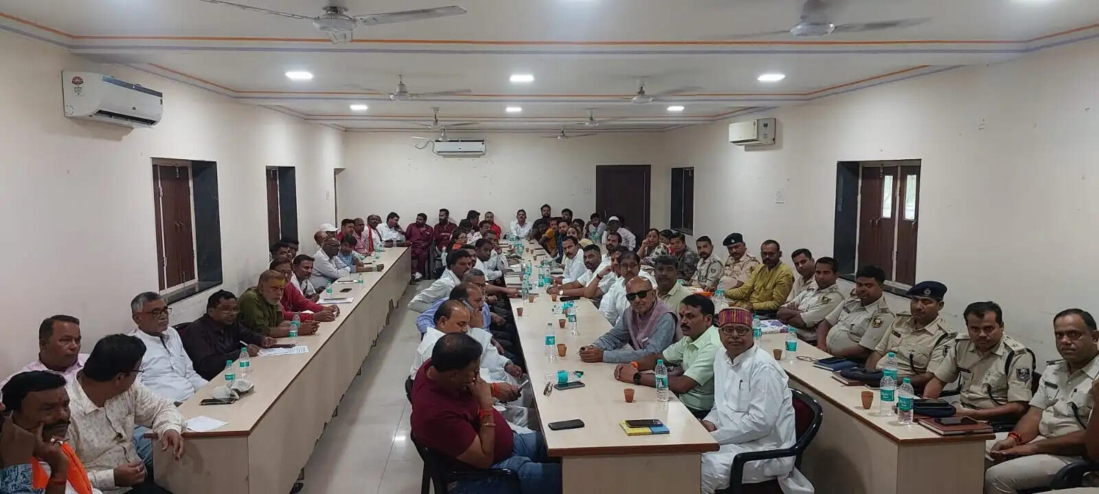 महावीरी झंडा शोभायात्रा जुलूस को लेकर अनुमंडल स्तरीय शांति समिति की बैठक,डीजे पर रहेगा प्रतिबंध