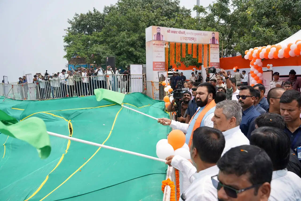 मुख्यमंत्री ने नासरीगंज-पानापुर निःशुल्क स्टीमर फेरी सेवा का किया शुभारंभ