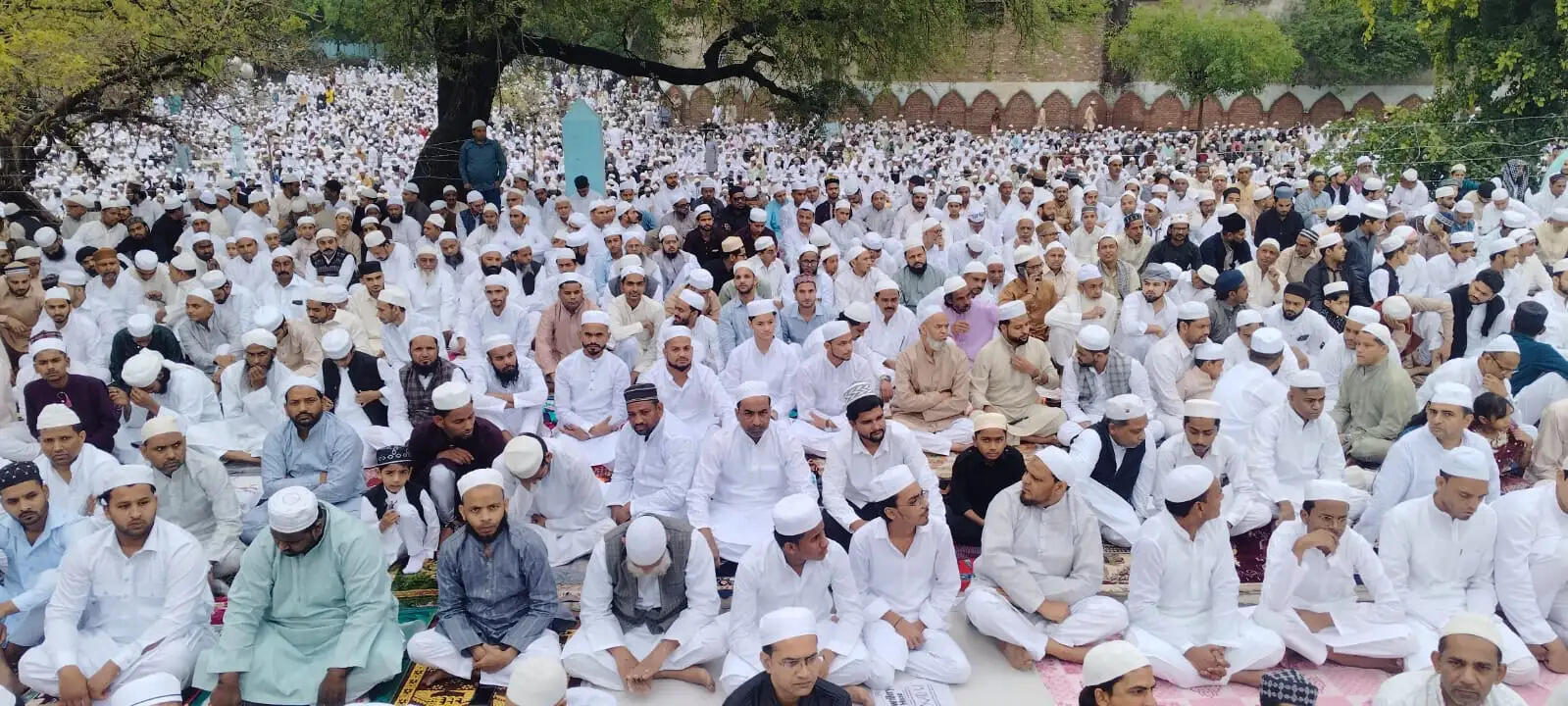 मुरादाबाद : ड्रोन की निगरानी में हुई ईद की नमाज