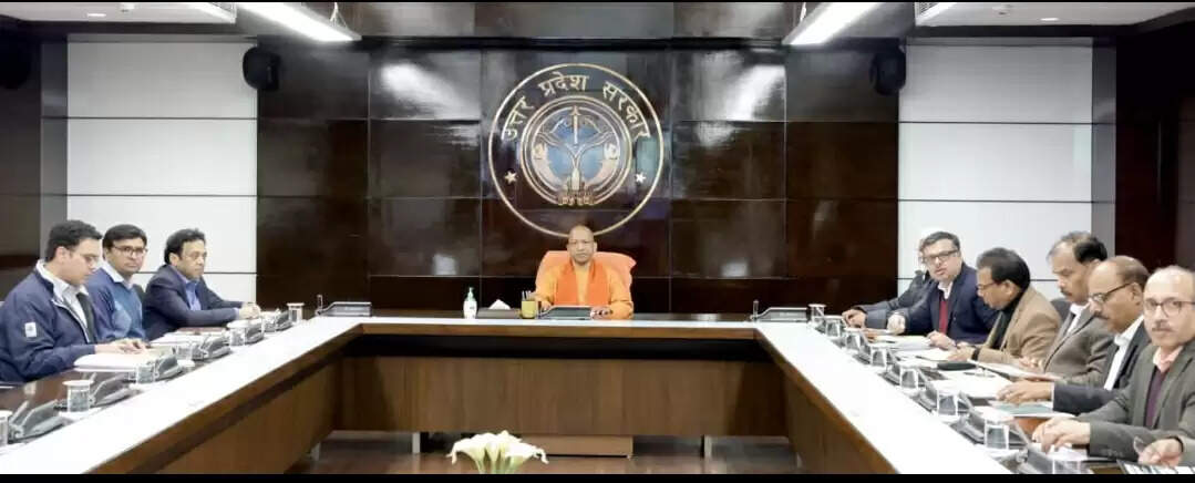 लंबित आवास मामलों के निस्तारण हेतु ‘एकमुश्त समाधान योजना’ लागू करें : मुख्यमंत्री योगी