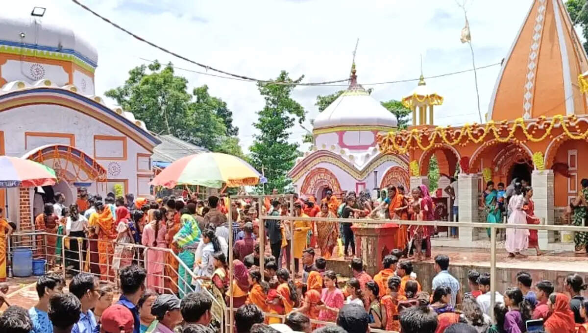 श्रावणी पूर्णिमा को लेकर स्वास्थ्य विभाग मुस्तैद, गोरखनाथ धाम मंदिर परिसर में डॉक्टरों की ड्यूटी तय