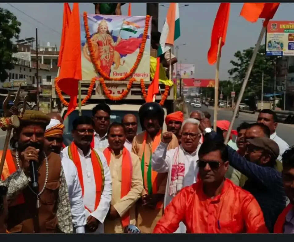 देवरिया : विश्व हिन्दू महासंघ के 45वें स्थापना दिवस पर निकली भव्य ‘वंदे मातरम्’ शोभा यात्रा