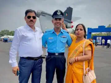 12 बार असफल होने के बाद भी नहीं मानी हार, फर्रुखाबाद के अंकित कुमार बने वायु सेना में फ्लाइंग ऑफिसर