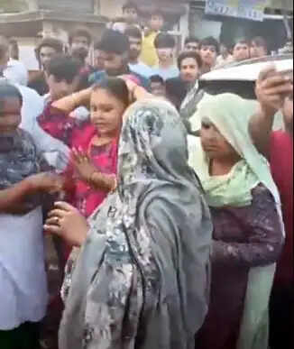 फरीदाबाद : कुत्ते को मारने के विवाद में पीएफए की महिला सदस्यों को पीटा