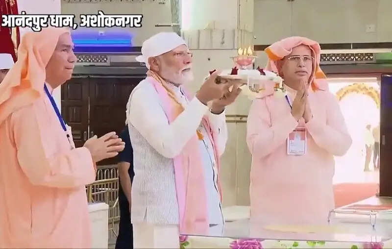 हमारा भारत ऋषियों-मनीषियों और संतों की धरती, आनंदपुर धाम आकर मन अभिभूत है : मोदी