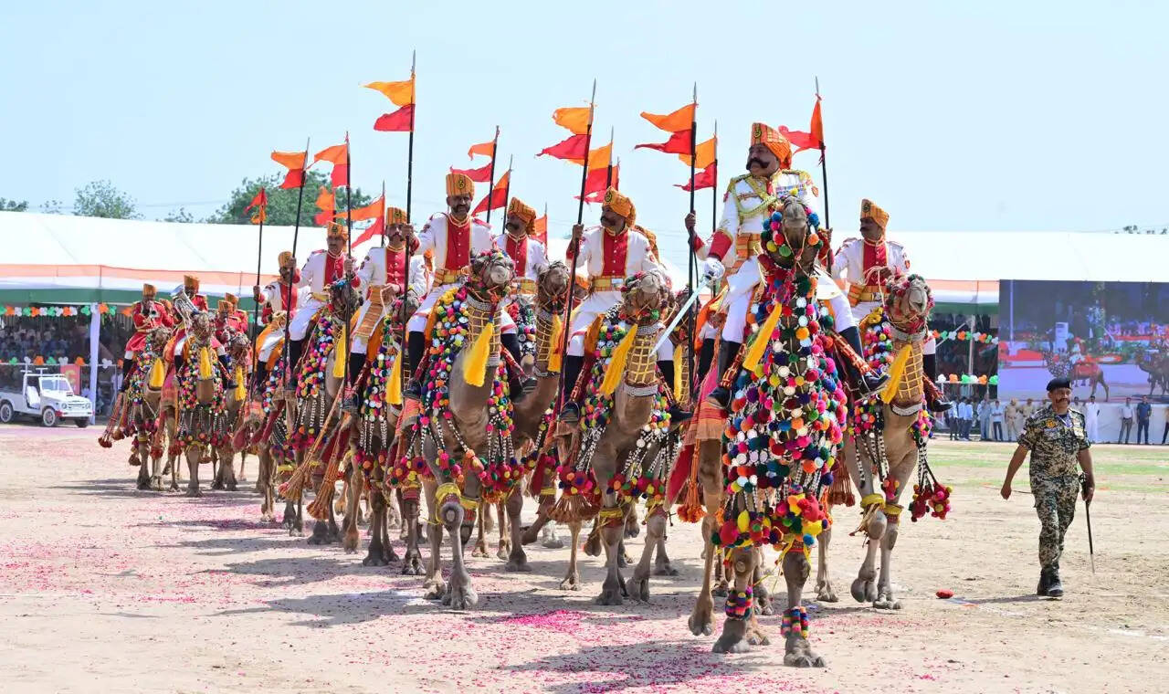 बीकानेर में&nbsp;मुख्यमंत्री ध्वजारोहण&nbsp;कर&nbsp;बाेले,&nbsp;वर्ष 2047 तक विकसित भारत-विकसित राजस्थान के संकल्प को सिद्धि तक पहुंचाएंगे