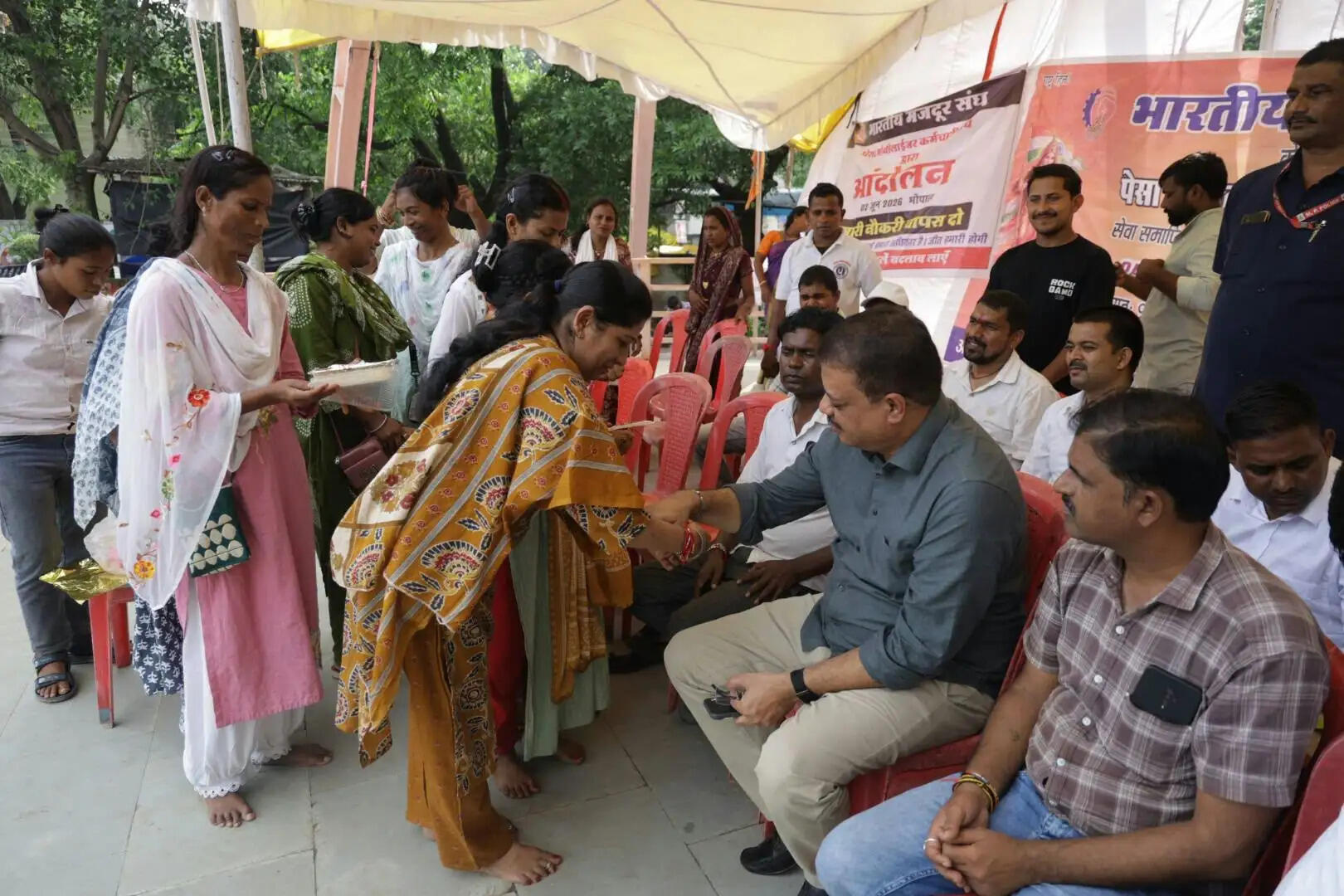 भोपाल में&nbsp;पेसा मोबिलाइजर्स के धरने को उमंग सिंघार का समर्थन,&nbsp;कहा- सरकार के पास उनकी बात सुनने&nbsp;का समय नहीं