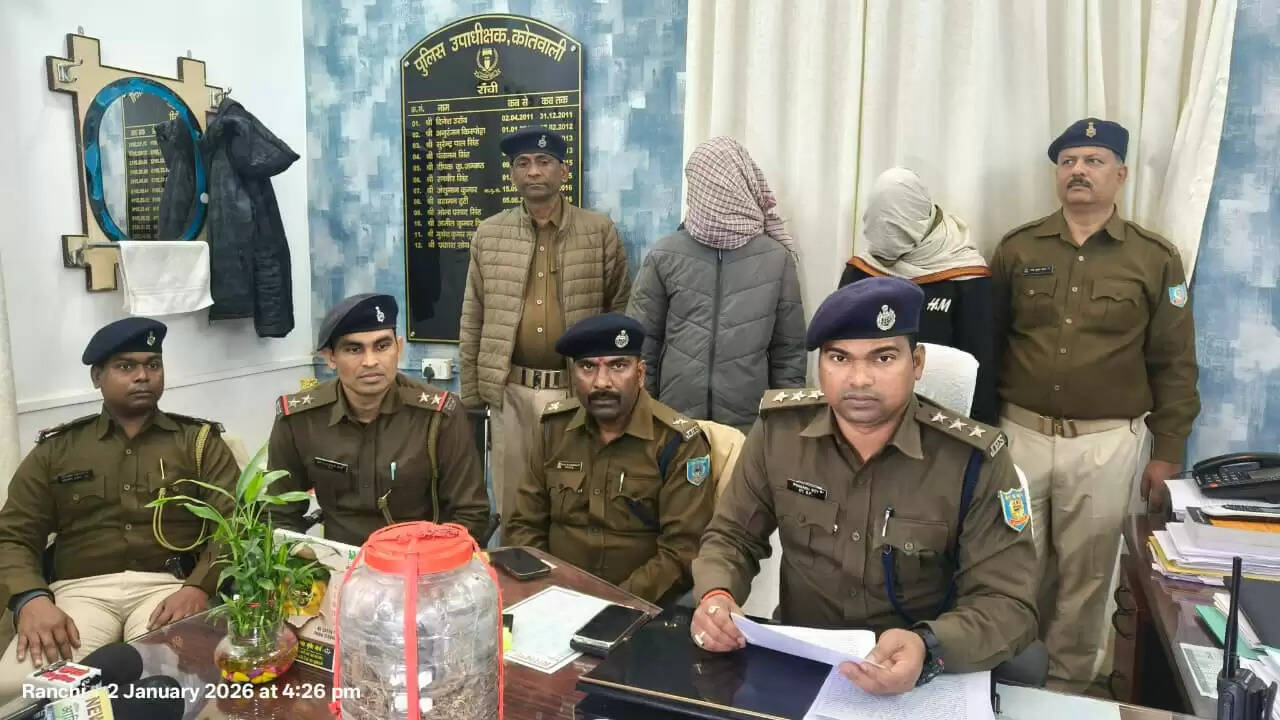 रांची पुलिस ने एक किलो गांजा और 2.71 लाख नकद के साथ दो तस्करों को किया गिरफ्तार