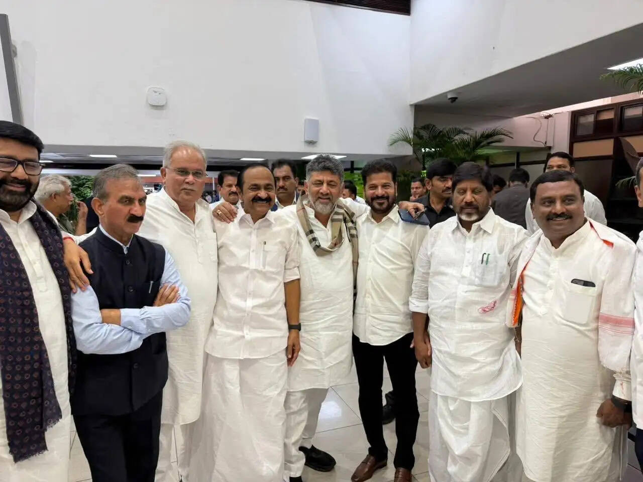 मुख्यमंत्री ने वी.डी. सतीशन को केरलम का मुख्यमंत्री बनने पर बधाई दी