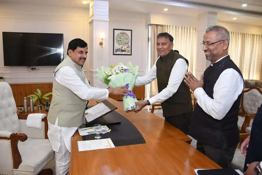 मुख्यमंत्री डॉ. यादव से मिले ग्रीनको ग्रुप के कार्यकारी निदेशक बंडारू, नवीकरणीय ऊर्जा पर हुई चर्चा