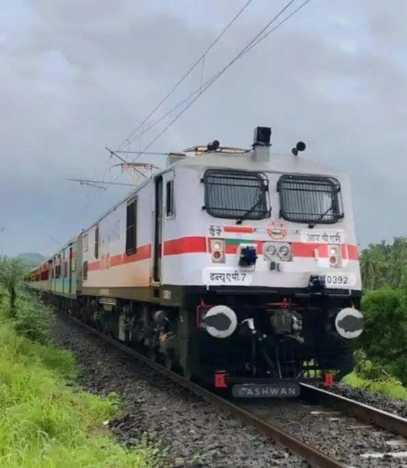 देबराज बनर्जी आईआरसीटीसी के पूर्वी जोन में संयुक्त प्रबंधक नियुक्त, जेडआरयूसीसी सदस्य अरुण जोशी ने दी बधाई