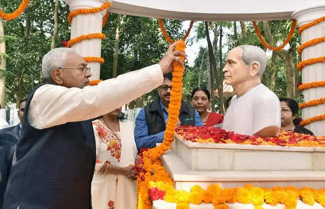 मुख्यमंत्री ने स्वतंत्रता सेनानी रामलखन सिंह की पुण्यतिथि पर दी श्रद्धांजलि
