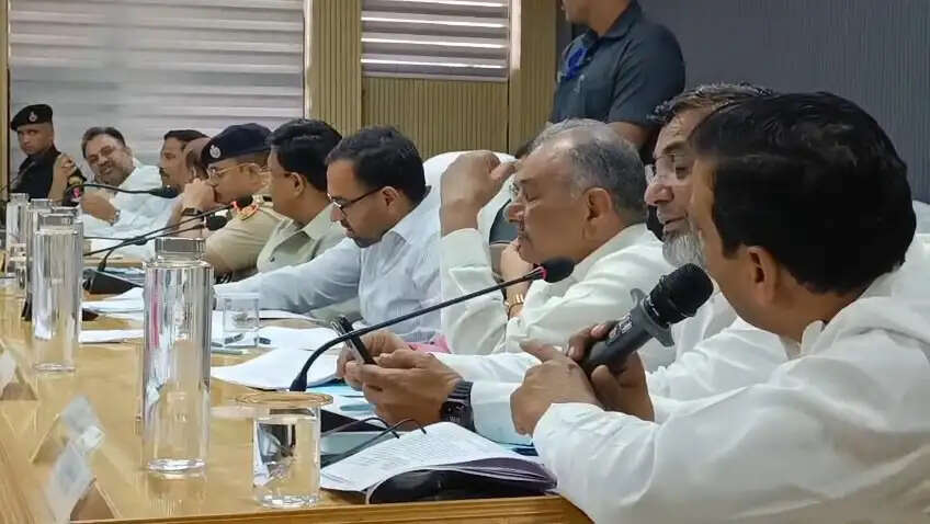 नूंह:बैठक में भिड़े पूर्व व मौजूदा विधायक,मंत्री ने कराया शांत