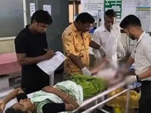 धार:&nbsp;तेज रफ्तार ट्रक की टक्कर से बाइक&nbsp;सवार युवक&nbsp;की&nbsp;मौत,&nbsp;महिला और दो साल का बच्चा घायल