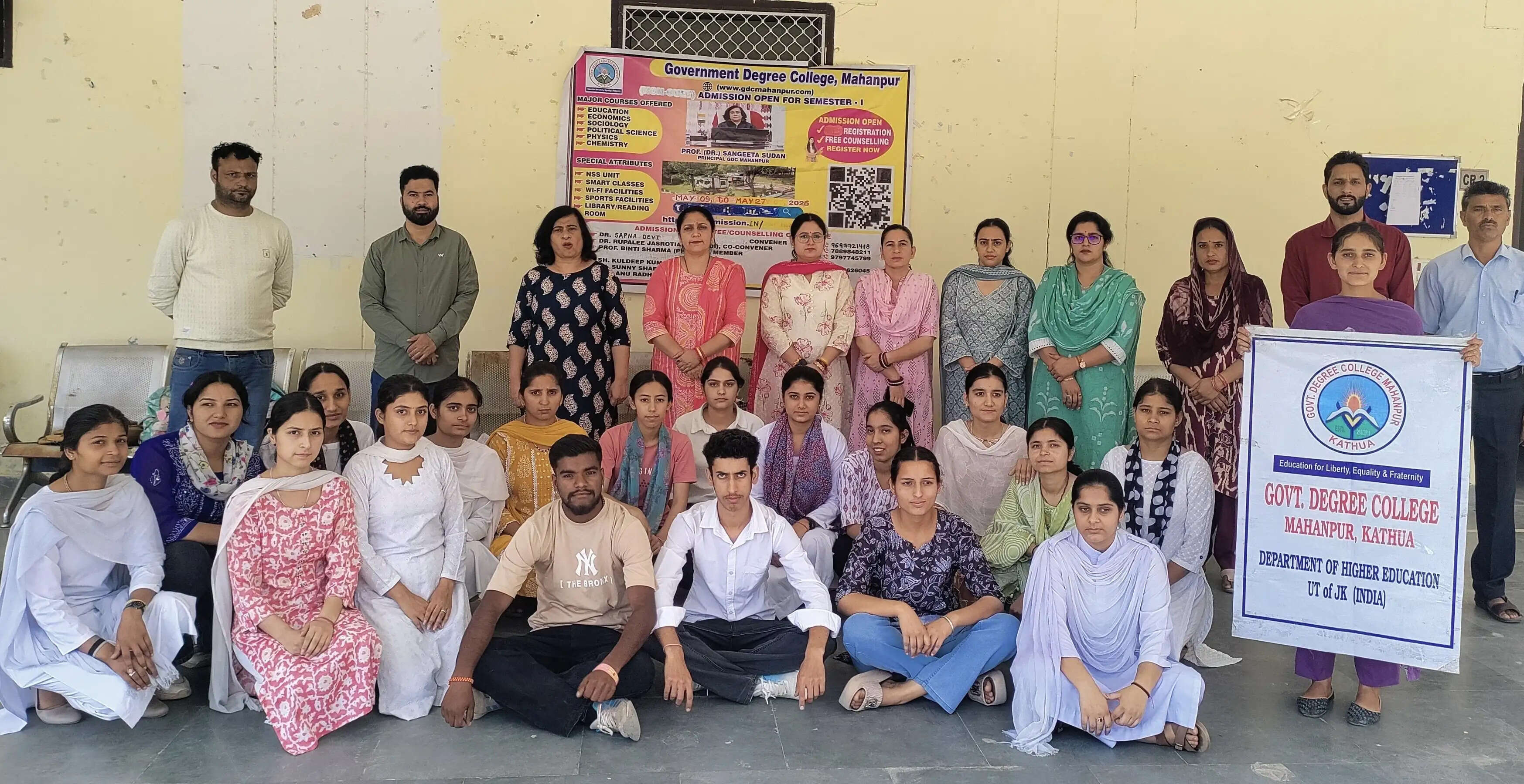 नशा मुक्त भारत अभियान के तहत जीडीसी महानपुर में मानव श्रृंखला, युवाओं ने लिया नशा छोड़ने का संकल्प