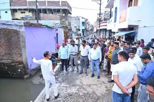 भाेपाल:&nbsp;उड़िया बस्ती में नाले की समस्या पर मंत्री सारंग सख्त, अधिकारियों को लगाई फटकार