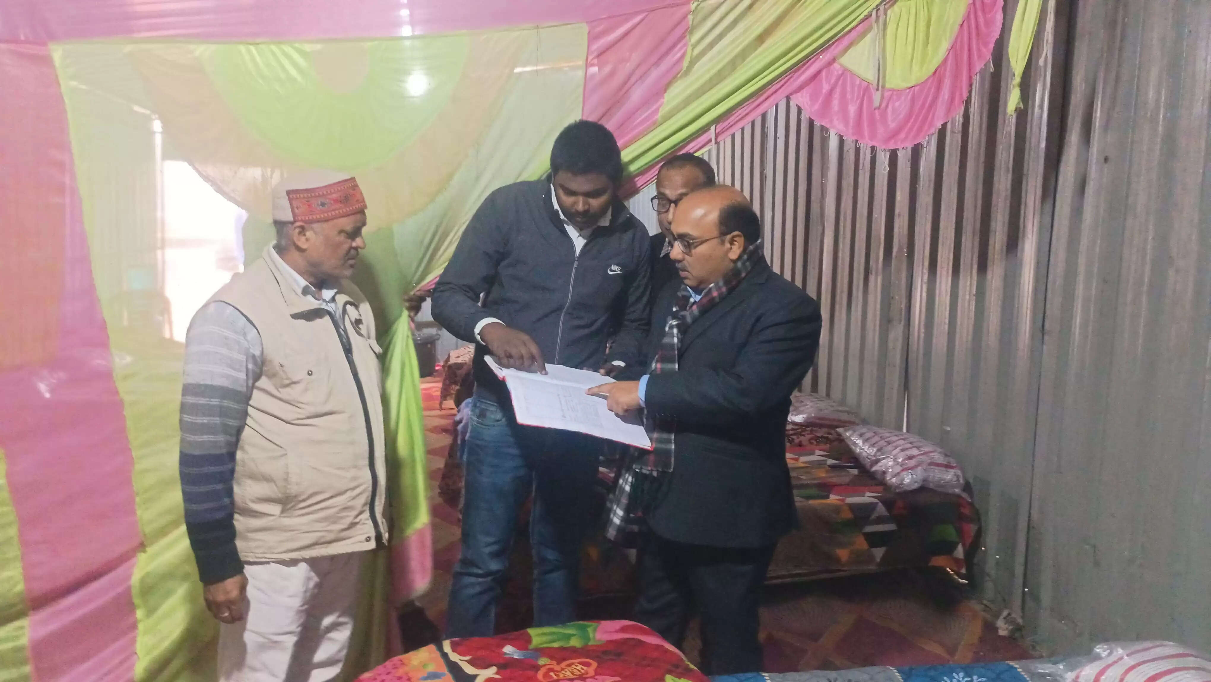 ठंड से राहत के लिए जौनपुर में रैन बसेरे व अलाव की व्यवस्था तेज, एडीएम ने किया औचक निरीक्षण