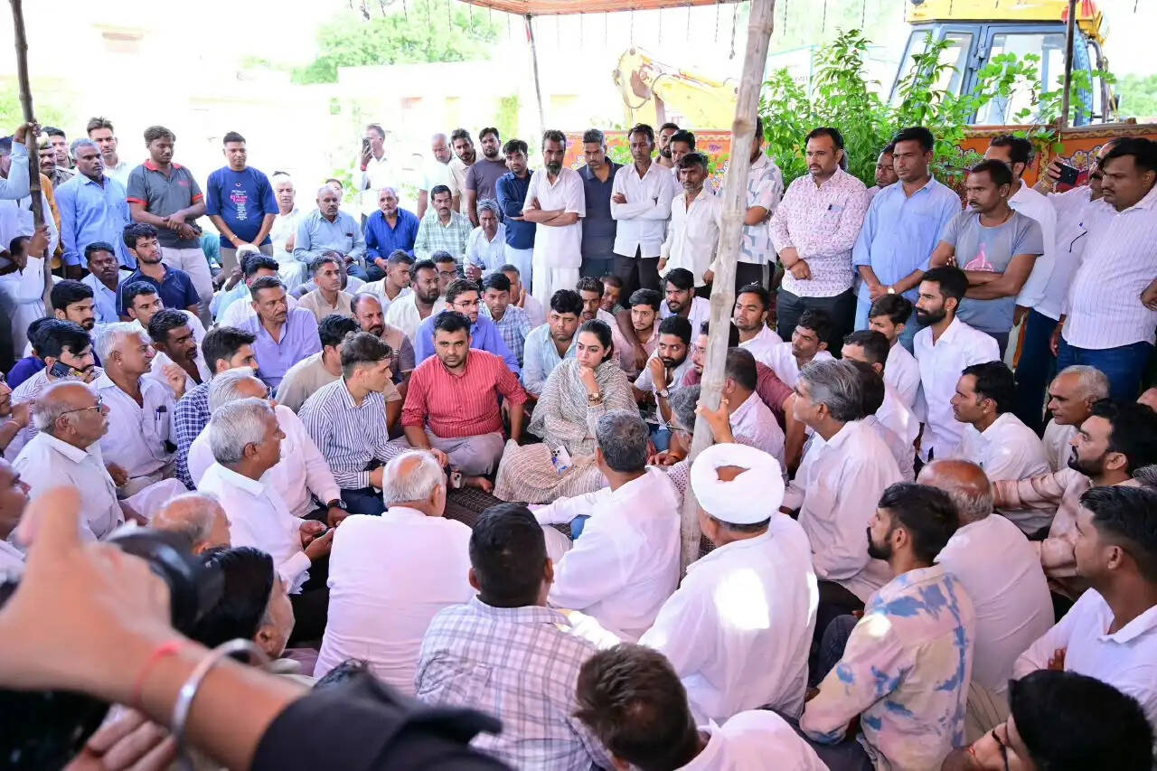 रातभर धरने पर डटी रही पूर्व विधायक दिव्या मदेरणा