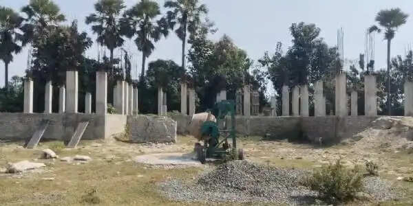सबौर के बरारी में पंचायत सरकार भवन निर्माण पर उठे सवाल, ग्रामीणों ने डीडीसी से की शिकायत