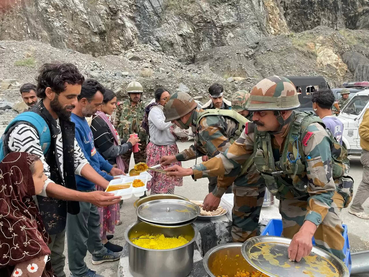 रामबन में बादल फटने की घटना पर सेना ने त्वरित प्रतिक्रिया दी, फंसे हुए नागरिकों को सहायता का आश्वासन दिया