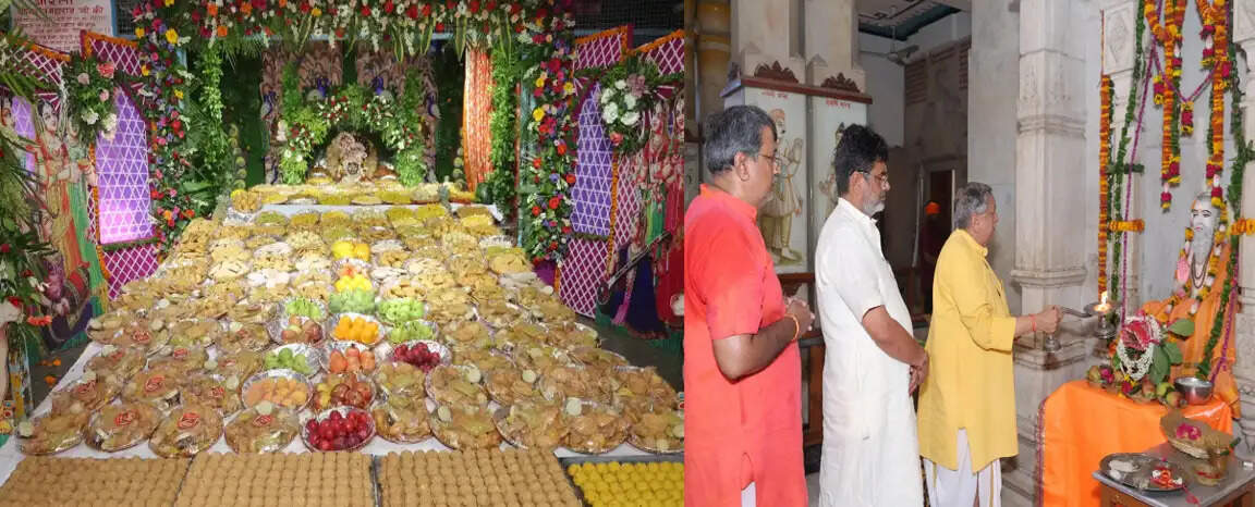 श्रीकृष्ण जन्मभूमि में संपन्न हुआ सप्तदिवसीय भव्य गिरिराज महोत्सव एवं गुरु पूर्णिमा पर्व