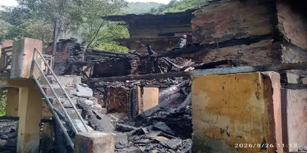 मंडी के जैंशला गांव में सिलैंडर फटने से रिहायशी मकान हुआ खाक