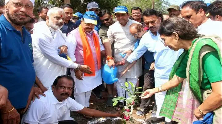 इंदौरः विश्व पर्यावरण दिवस पर मंत्री विजयवर्गीय और सिलावट ने किया वृक्षारोपण