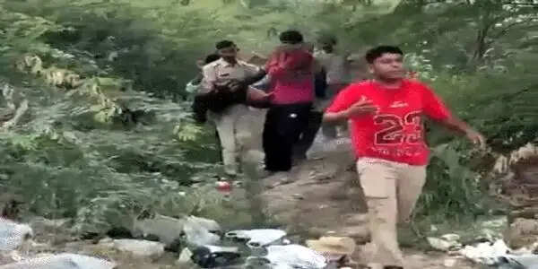 हांसी में सेल्फी लेते समय 50 फीट गहरी खाई में गिरी बीएससी छात्रा