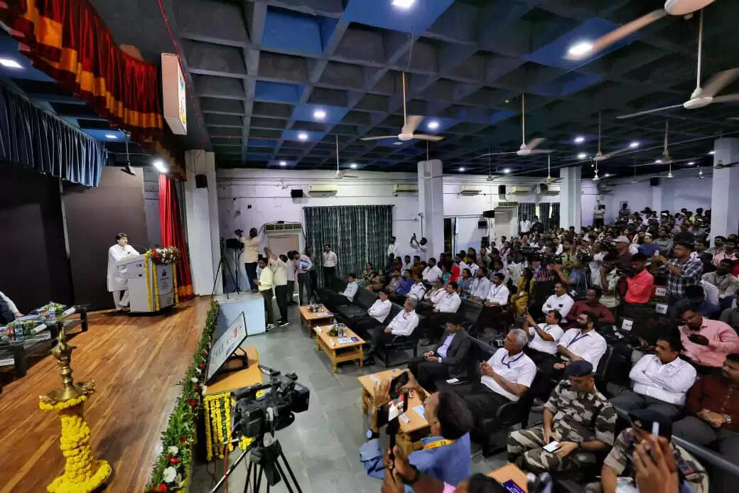 सपने देखने ही नहीं, उन्हें साकार करने का साहस ही नए भारत की पहचान है: सिंधिया