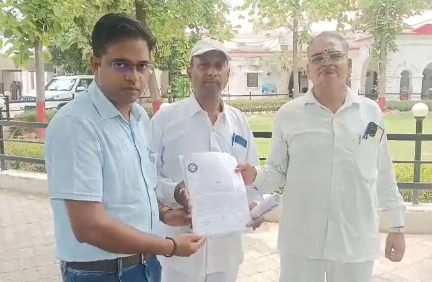 व्यापारी संगठन ने पुलिस कमिश्नर से की शिकायत, थाना प्रभारी पर कार्रवाई की मांग