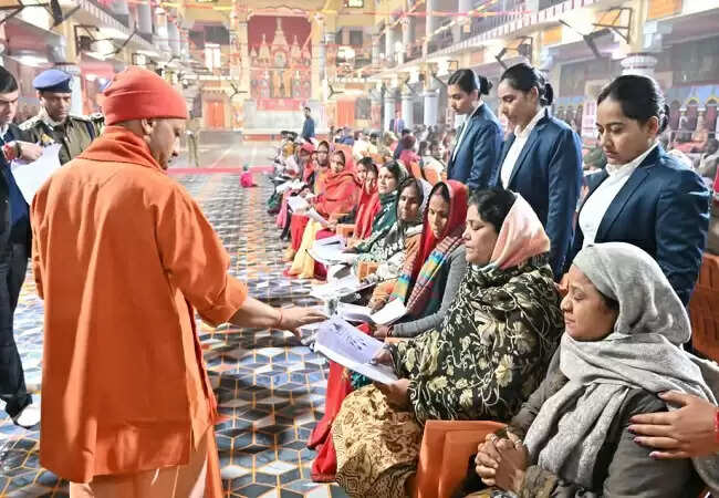 मुख्यमंत्री ने पीड़ितों को न्याय का भरोसा दिलाया