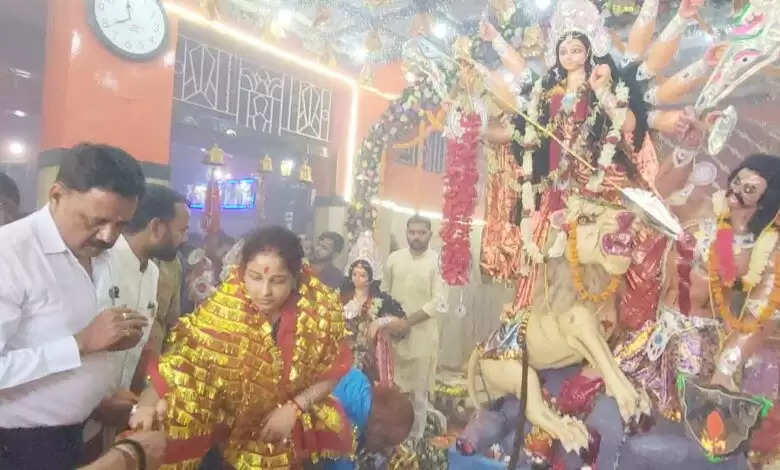 कल्पना सोरेन ने की गिरिडीह के छोटकी दुर्गा मंदिर में पूजा