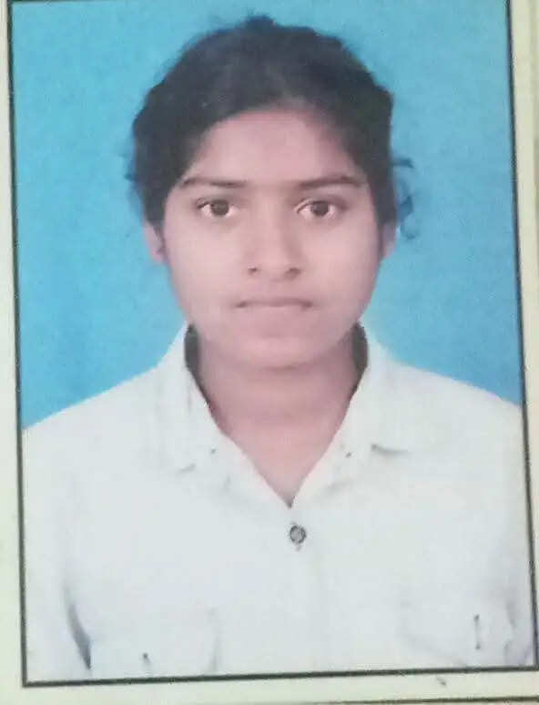 सड़क हादसे में छात्रा की दर्दनाक मौत