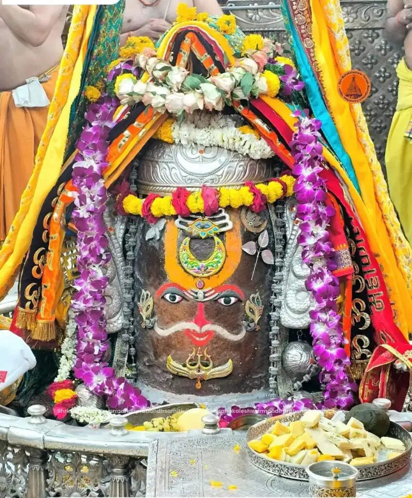 उज्जैन भस्म आरती दर्शन, भांग-चंदन से राजा स्वरूप में सजे&nbsp;बाबा महाकाल