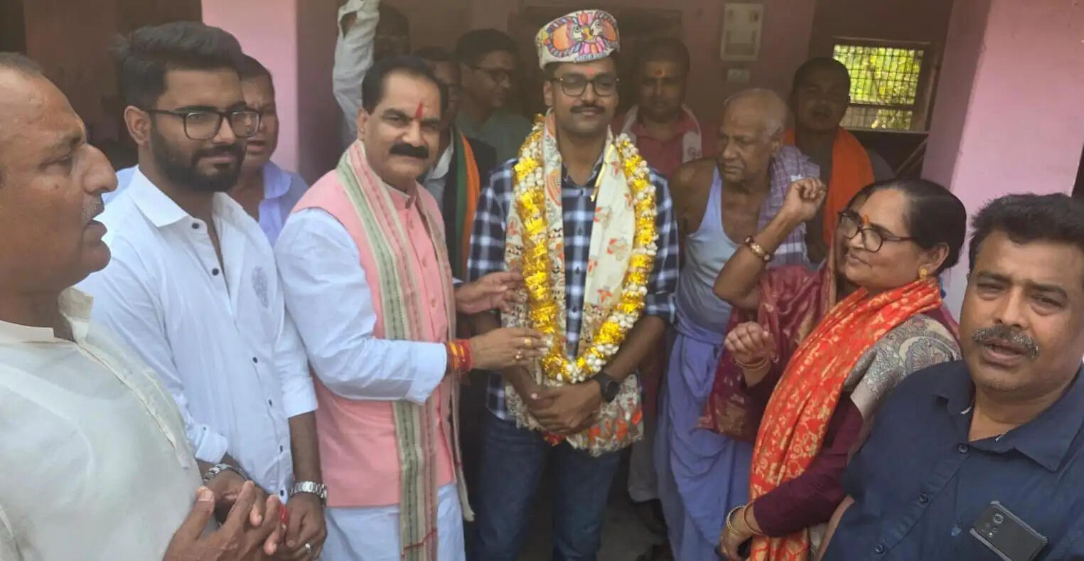 यूपीएससी में अव्वल छात्र को सांसद ने सम्मानित किया