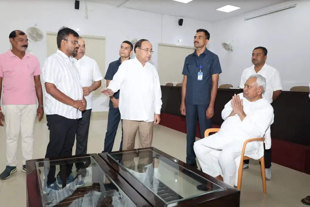 एकचारी रेलवे फ्लाईओवर और एनटीपीसी की फ्लाई ऐश के मुद्दे को लेकर नीतीश कुमार से मिले जदयू नेता