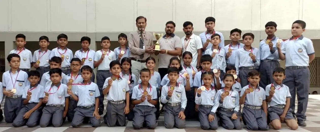 हांसी : कराटे में चमके श्री कृष्णा प्रणामी स्कूल के खिलाड़ी