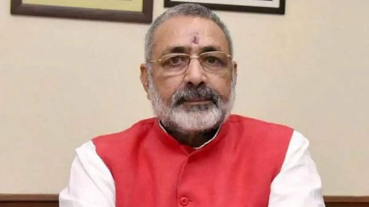 गिरिराज सिंह पहुंचे छत्तीसगढ़ , बोले-डबल इंजन की सरकार ने खत्म किया नक्सलवाद