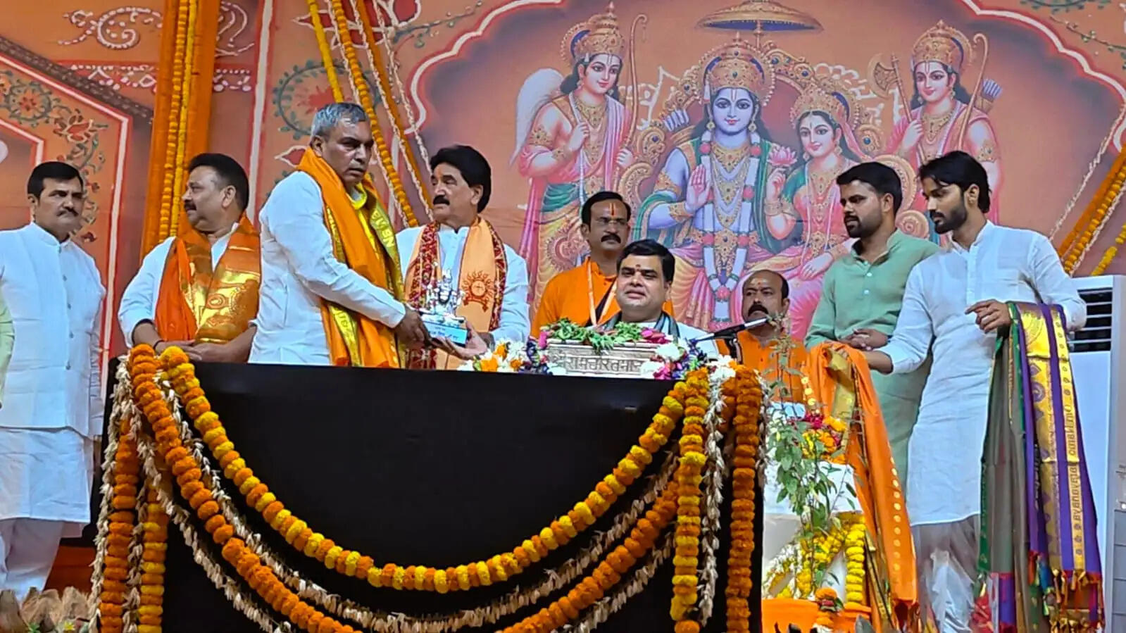 सैफई में अब नहीं हो रहा नाच, सपा के लाेग एआई से अखिलेश को नचा रहे : ओमप्रकाश राजभर
