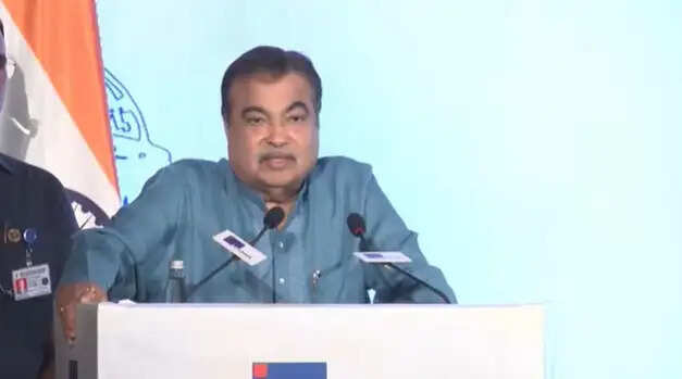 देश में तेजी से विकसित हो रहे ग्रीन एक्सप्रेस-वे के चलते सड़क यात्रा का स्वरूप बदला : गडकरी
