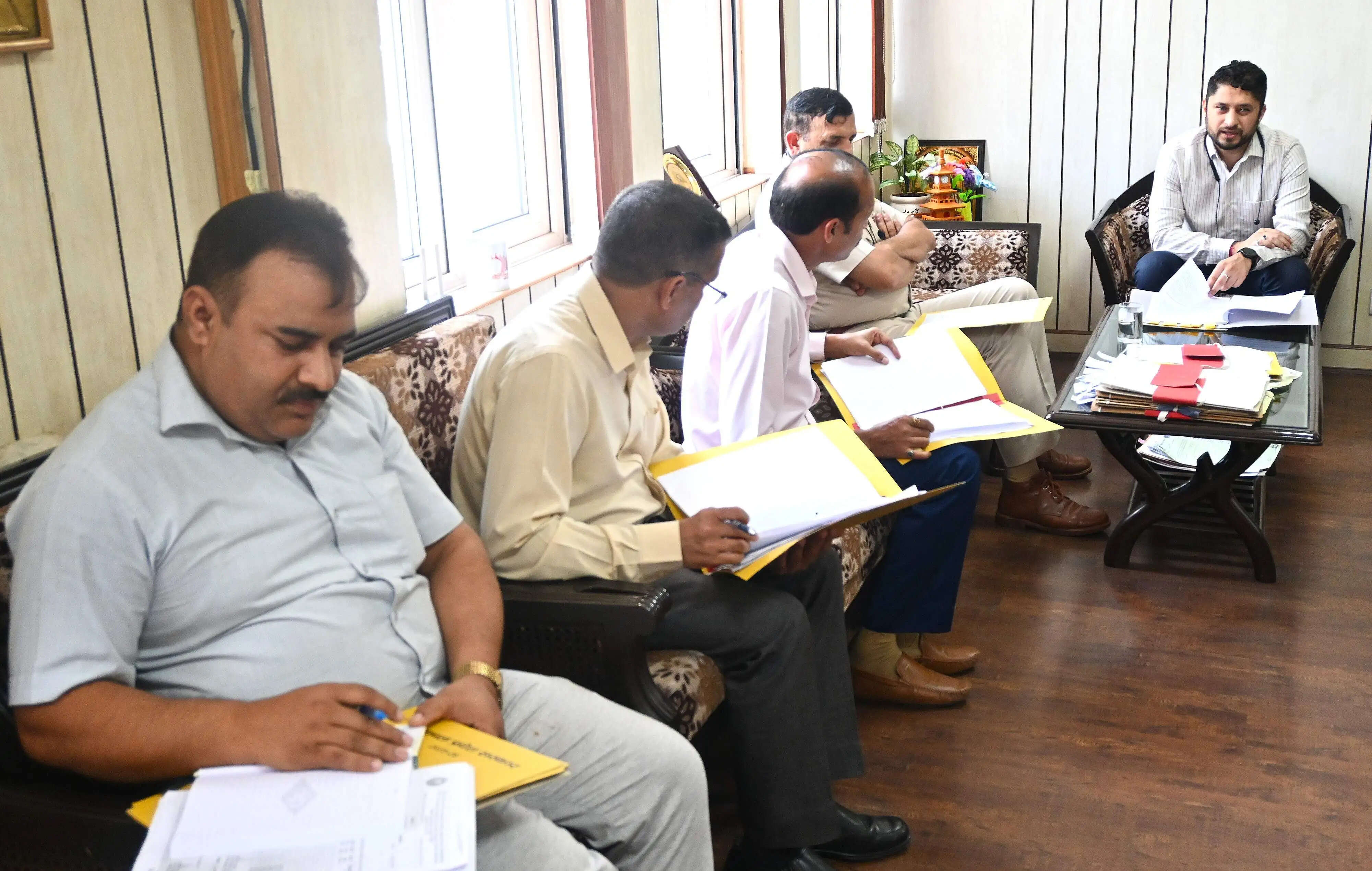 रासायनिक उर्वरकों पर निर्भरता कम कर प्राकृतिक खेती को दें बढ़ावा : अपूर्व देवगन
