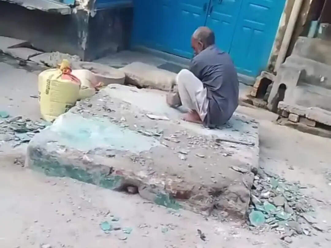 देवरिया के रुद्रपुर में मोहर्रम से पहले विवाद,प्रशासन ने पुराना चौक पर मरम्मत कार्य रुकवाया