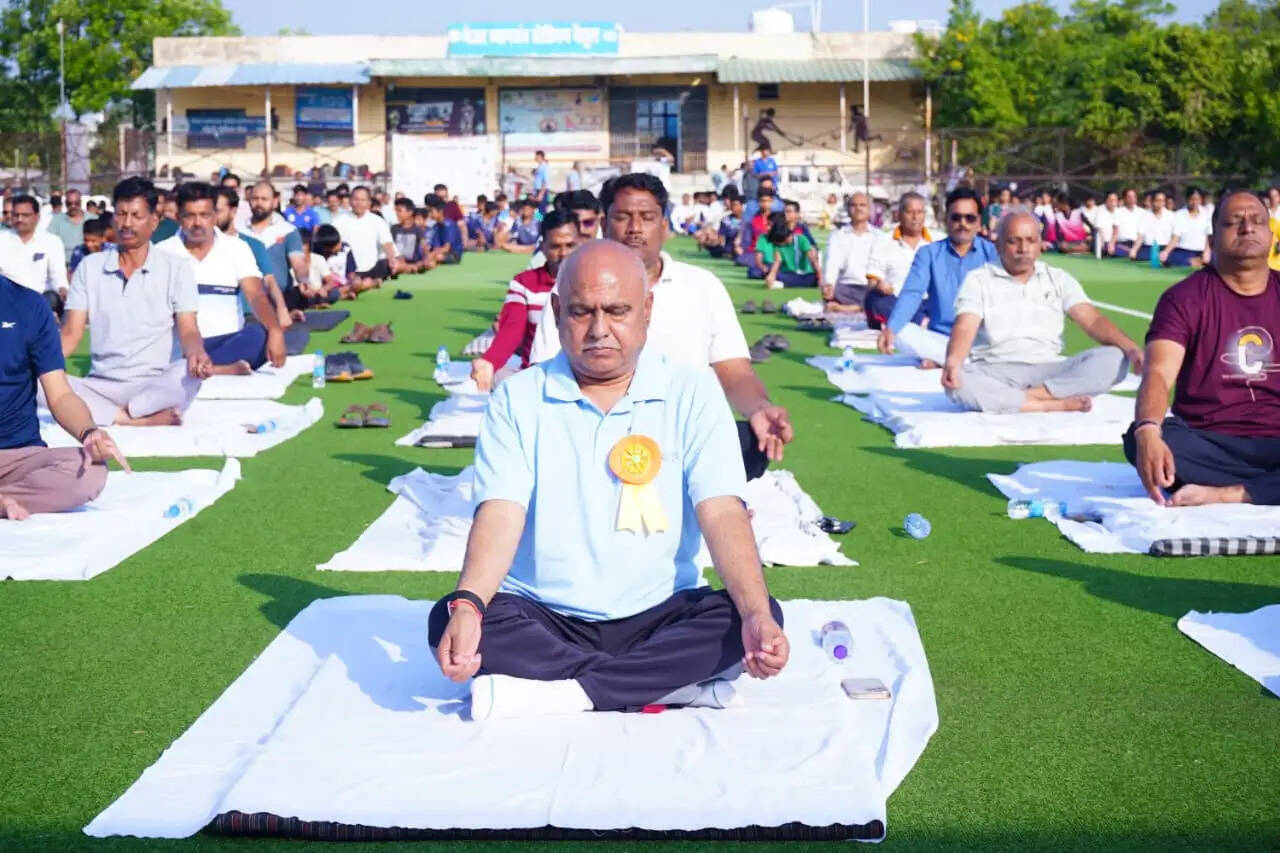 योग सशक्त समाज की आधारशिला, स्वस्थ नागरिक ही मजबूत राष्ट्र का निर्माण करते हैं: हेमंत खंडेलवाल