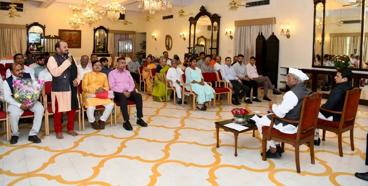लोकभवन में समारोहपूर्वक मनाया महाराष्ट्र और गुजरात स्थापना दिवस