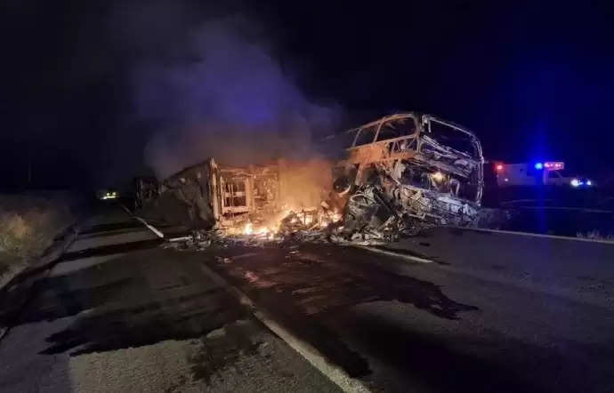 मेक्सिको में दो वाहनों में टक्कर के बाद लगी आग, 20 की मौत, 16 घायल