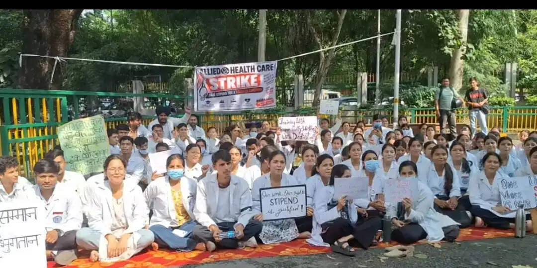 स्टाइपेंड की मांग पर मेडिकल कॉलेज के इंटर्न छात्र हड़ताल पर