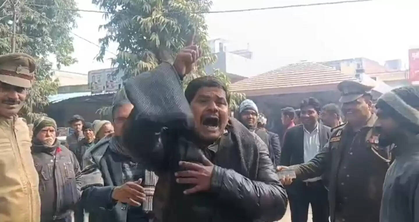 मुसा​फिरखाना में एसडीएम - राजस्व कर्मियों और अधिवक्ताओं के बीच हाथापाई की नाैबत , छावनी बना तहसील परिसर