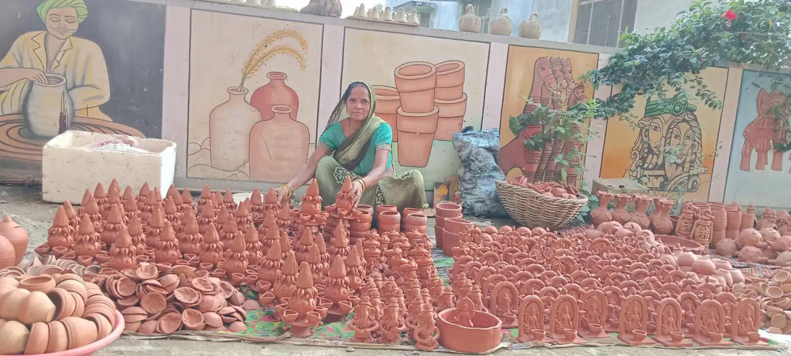 वैश्विक पटल पर चमक बिखेरेगा गोरखपुर की माटी का शिल्प ‘टेराकोटा’, उत्तर प्रदेश इंटरनेशनल ट्रेड शो में लगेंगे चार विशेष स्टॉल